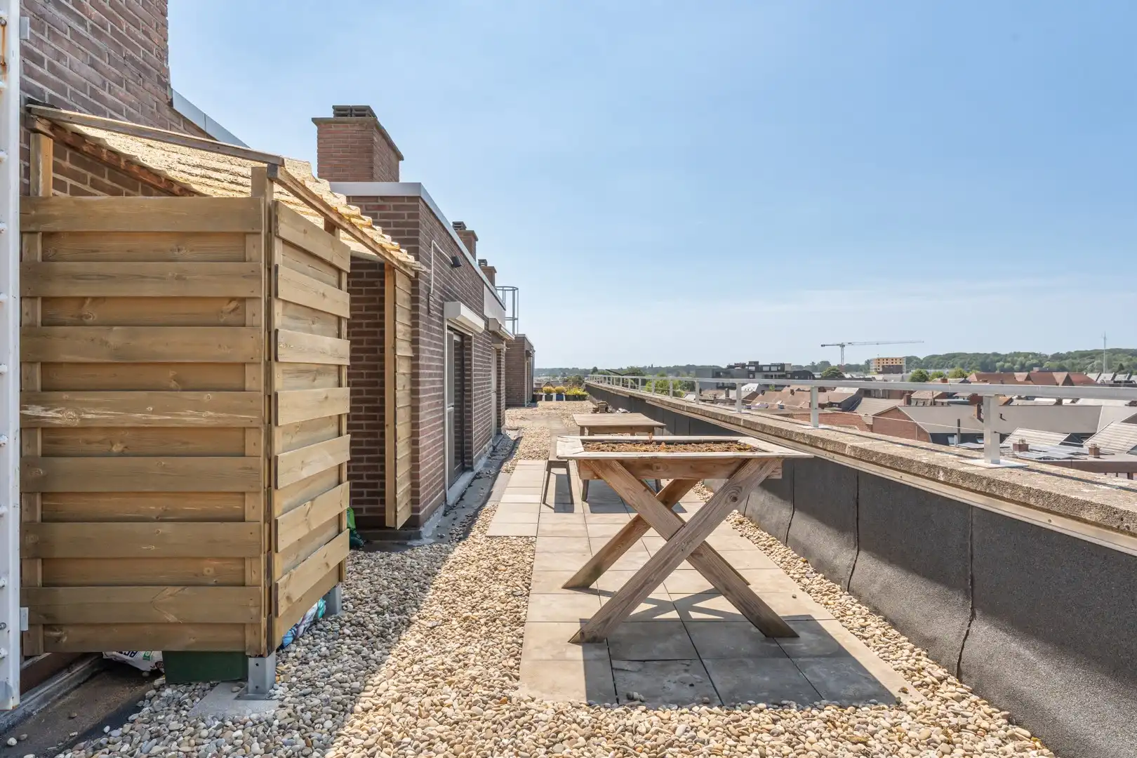 Instapklaar dakappartement met 2 terrassen in centrum Bree foto 4