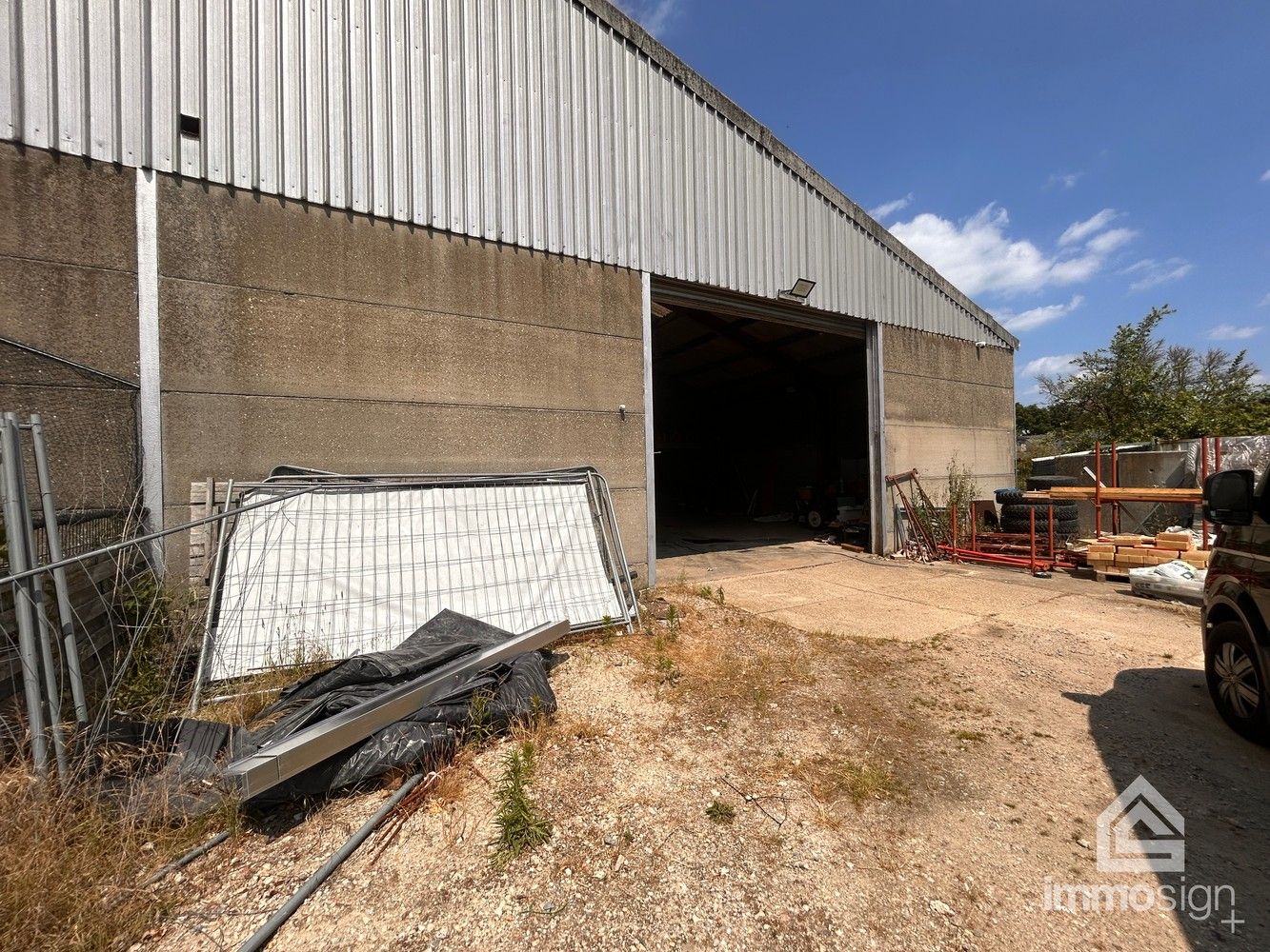 Loods van 180 m² ter opslag met grote automatische garagepoort te Bocholt! foto 5