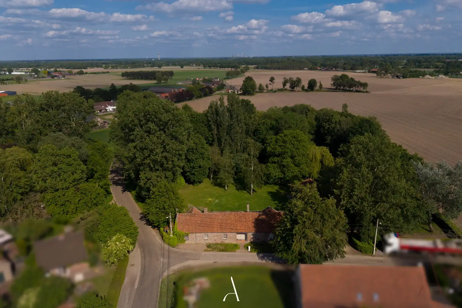 Authentieke langegevelhoeve op ruim 1 hectare in landelijke omgeving van Molenbeersel foto 2