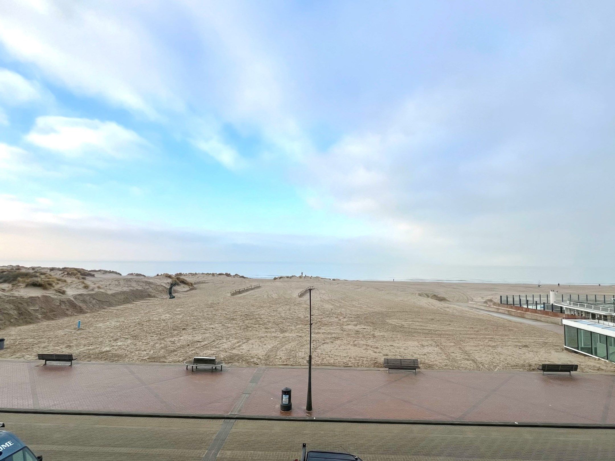 De res. Pure Sea: 7 luxe appartementen met frontaal zeezicht in Oostduinkerke.  foto {{pictureIndex}}