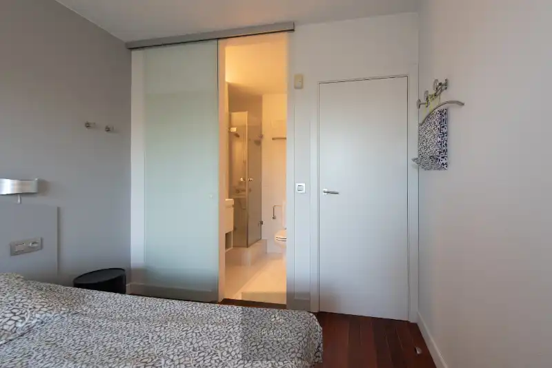 Uitzonderlijk doorloop-appartement aan het strand van Groenendijk. foto 15