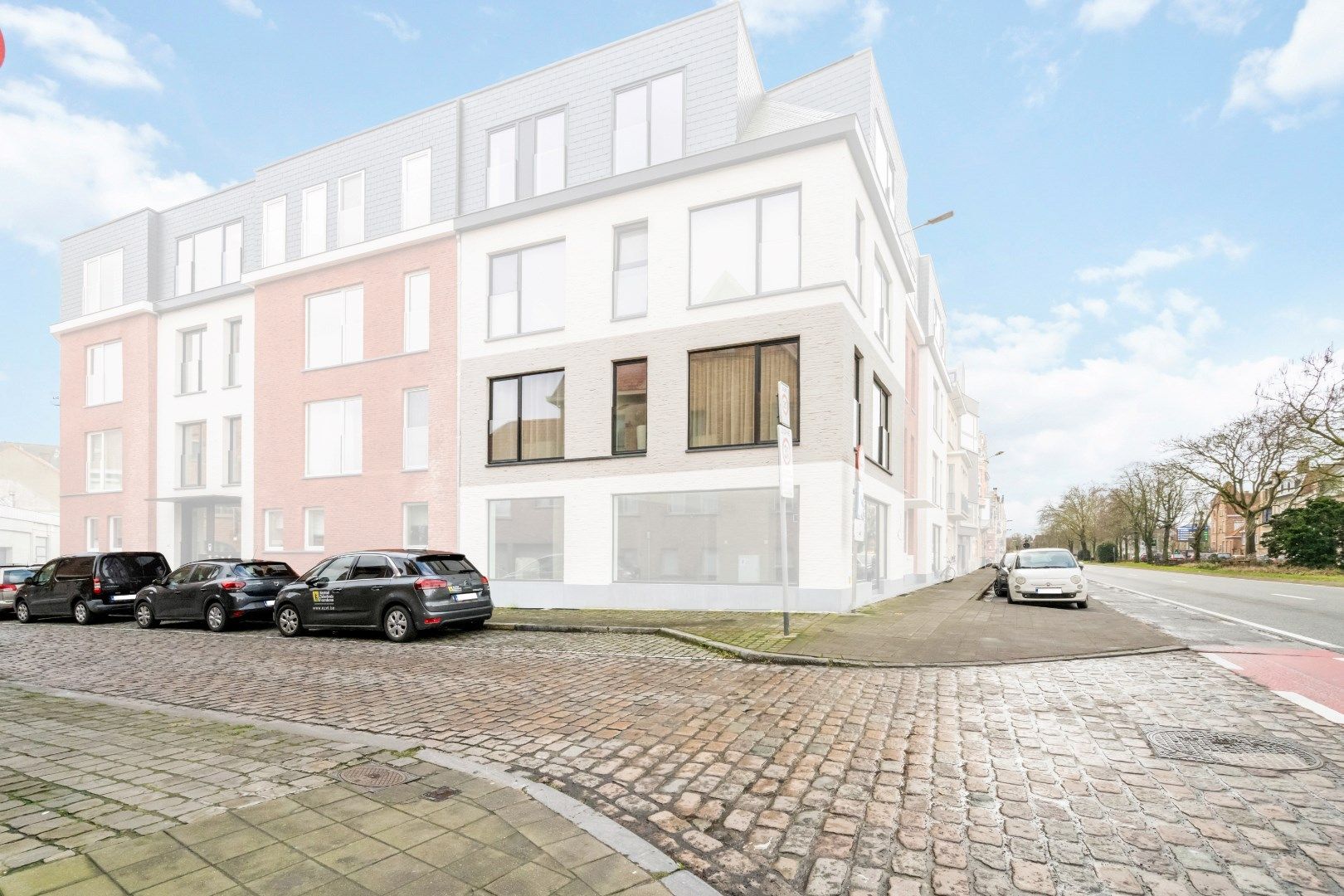 Prachtig hoekappartement met ondergrondse staanplaats foto 2