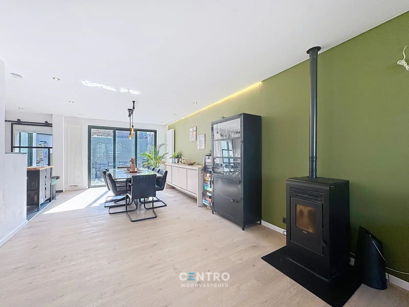 Recent (°2022) gerenoveerde woning met 4 slpks én ZUIDgerichte tuin! foto 4