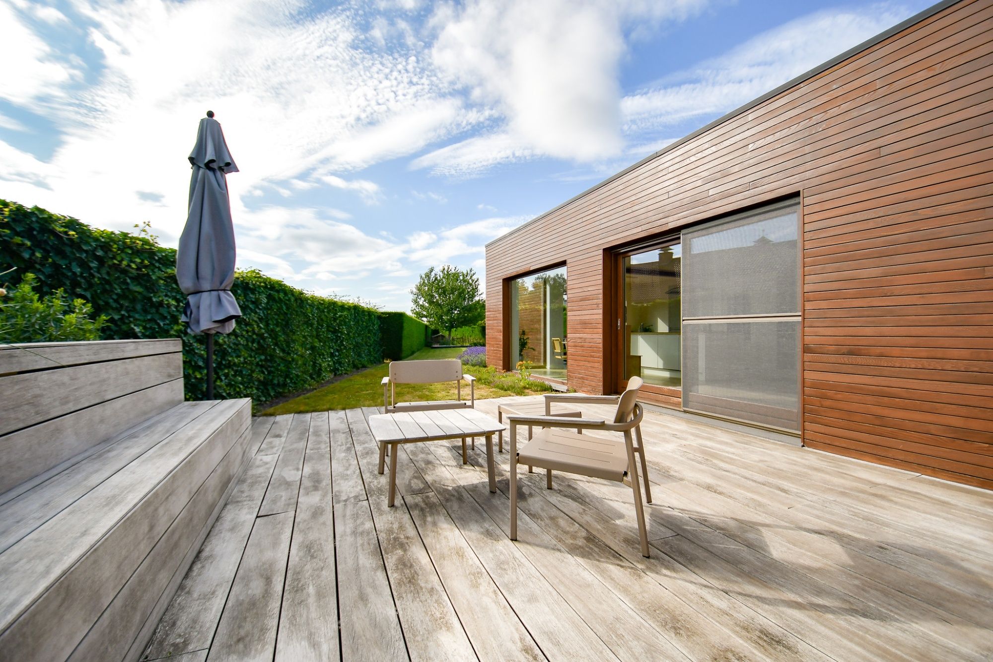 Trendy vernieuwde woning met uitbouw en grote tuin op uiterst rustige, doch centrale ligging. foto 9
