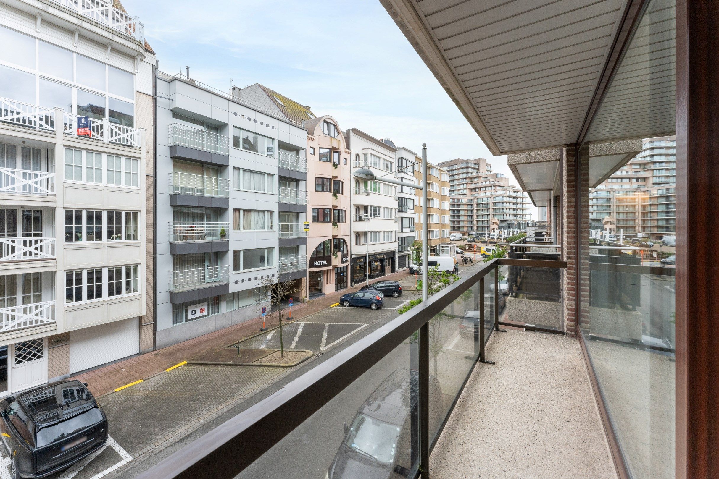 Mooi vernieuwd appartement gelegen aan de zonnekant van de Van Bunnenlaan te Knokke vlakbij de Zeedijk.  foto 16