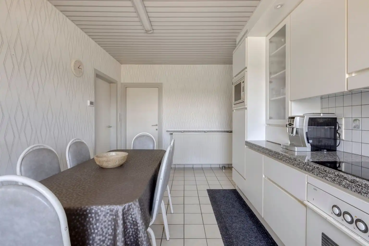 Karaktervolle, vrijstaande woning met 3 slaapkamers en inpandige garage op een prachtig perceel van 12a36ca te Maaseik foto 9
