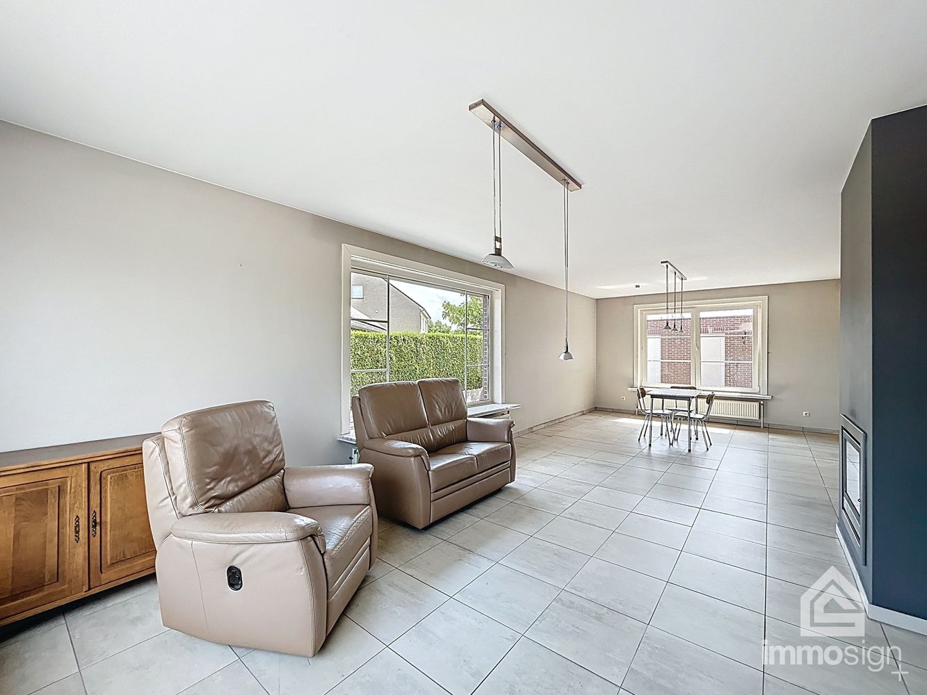 Instapklare gelijkvloerse woning (bungalow) op een perceel van 1079 m² met uitzicht over de velden, vlakbij de grens met Nederland foto 4