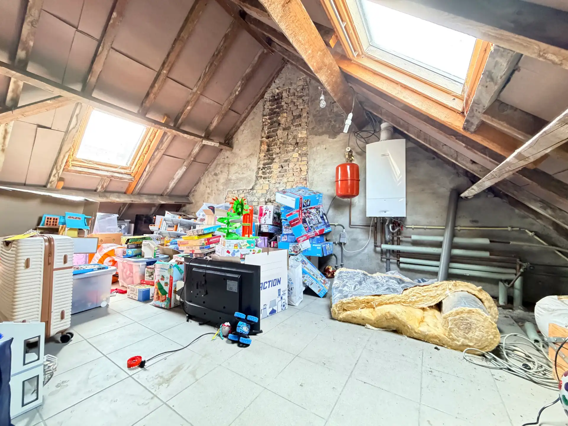 Zeer ruime instapklare woning 3 slaapkamers, zolder, bureau, garage en zonnige tuin. Adinkerke. foto 22