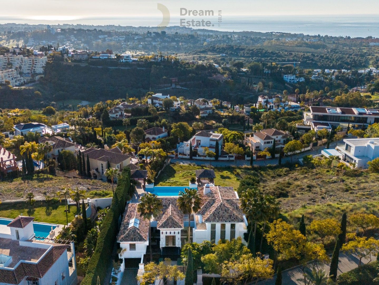 Deze vorstelijke luxe villa ligt majestueus in Los Flamingos, Benahavis. foto 16