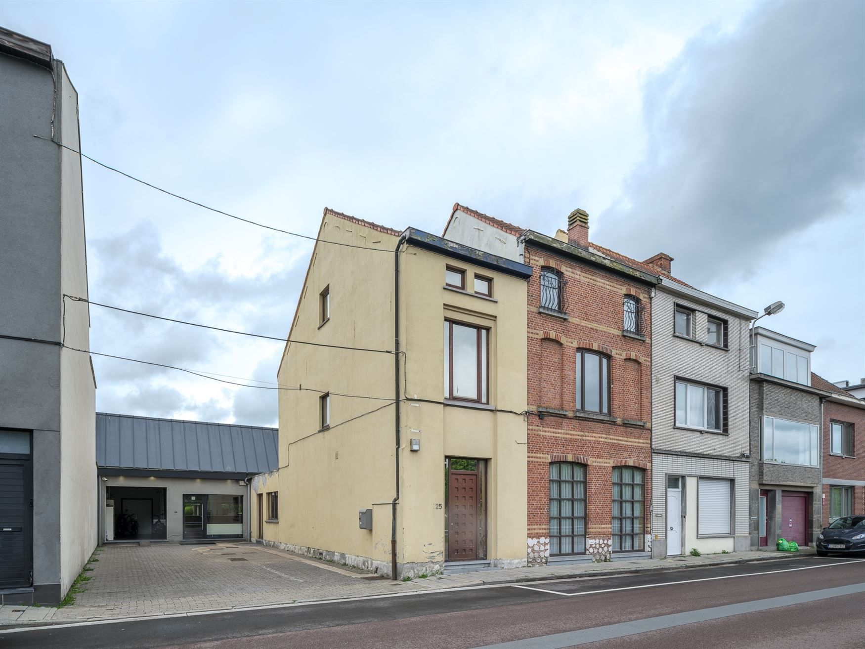 Woning met kantoor, parking en tuin foto 22