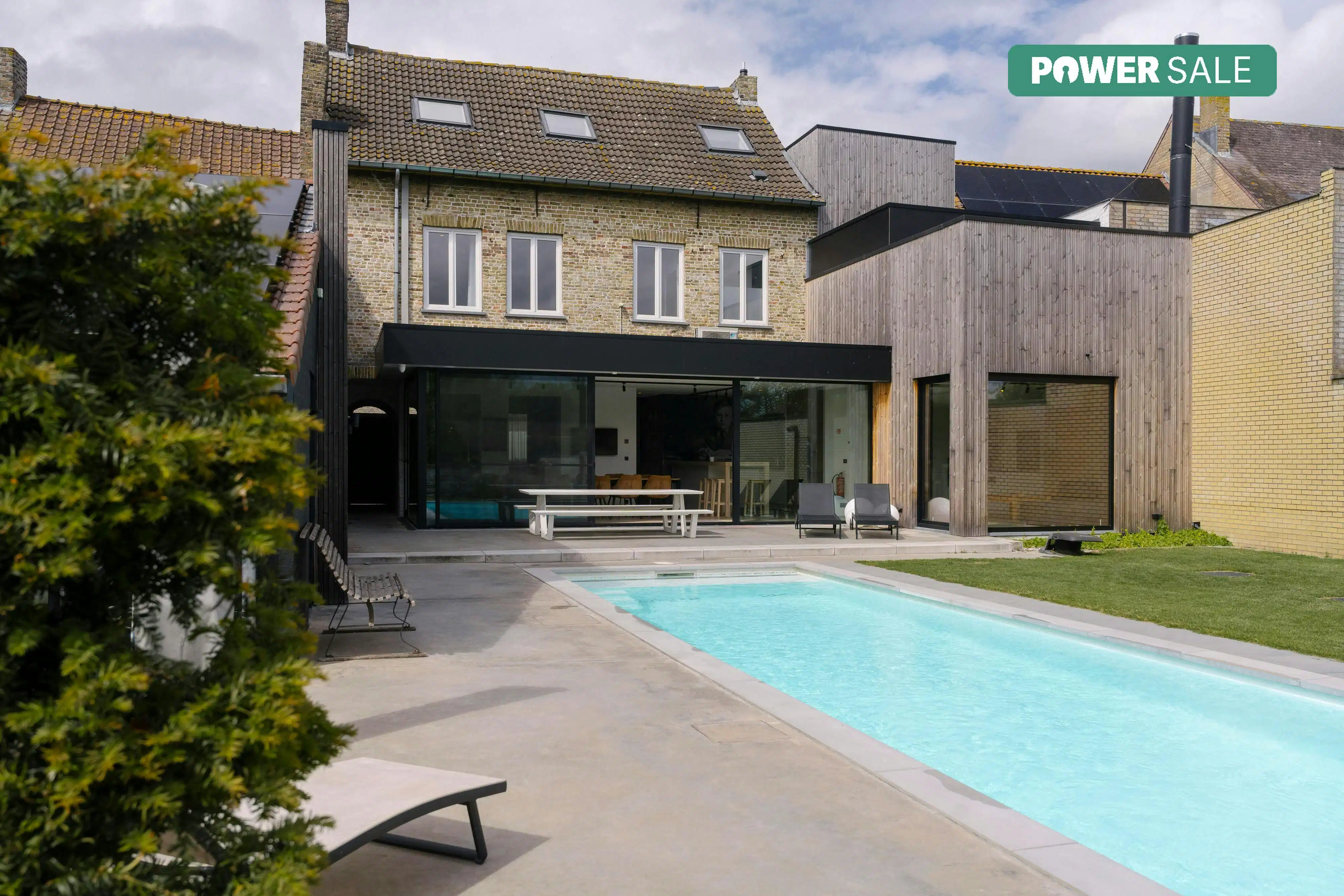 Exclusieve woning met zwembad in Lo-Reninge. foto {{pictureIndex}}