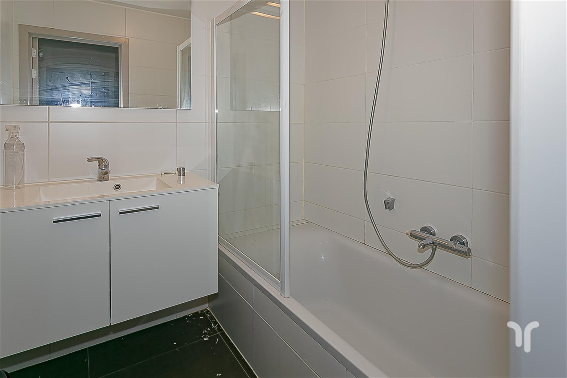 Lichtrijk appartement met 2 slaapkamers. foto 9