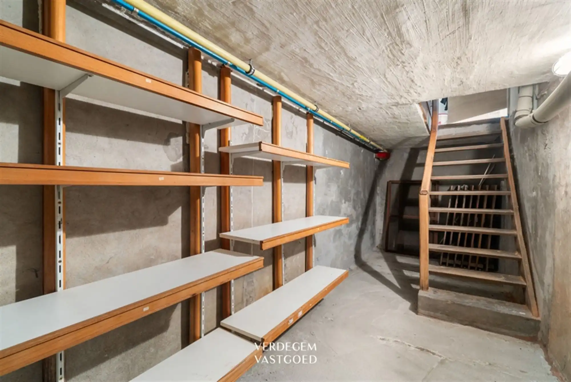 Opbrengsteigendom met 2 appartementen en 4 garages in het centrum van Sleidinge  foto 14