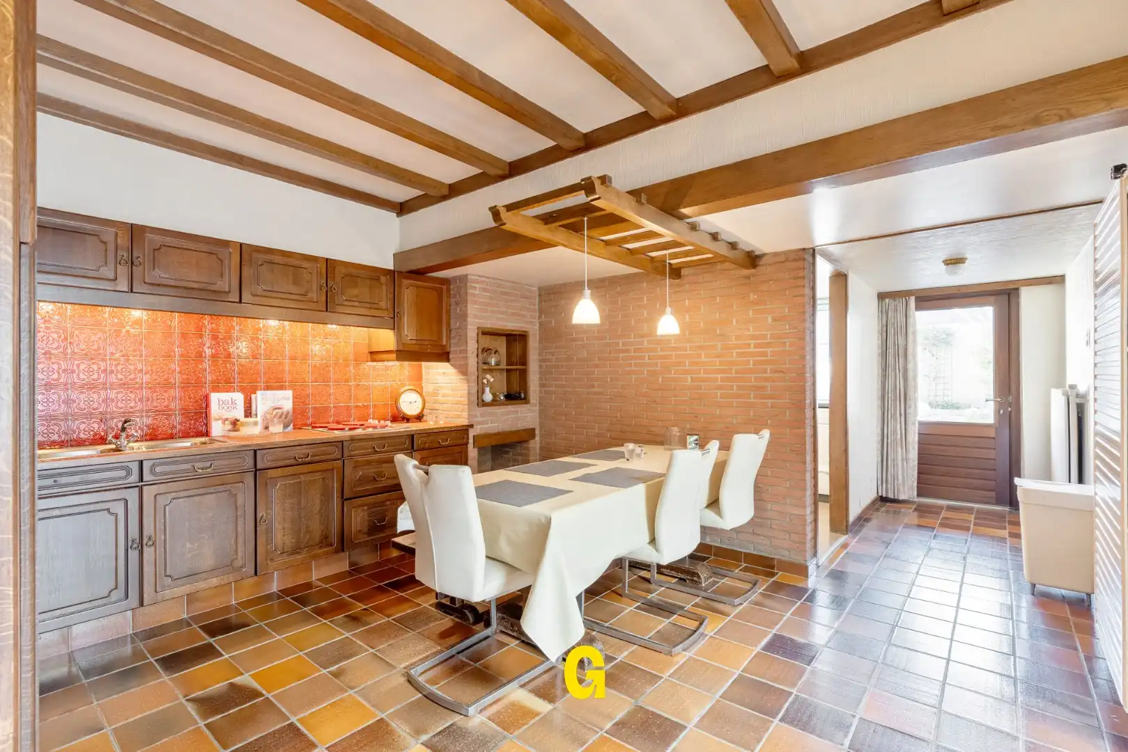 VERKOCHT - Netjes verzorgde halfopen woning met ruime garage vlakbij het centrum van Munsterbilzen foto 12