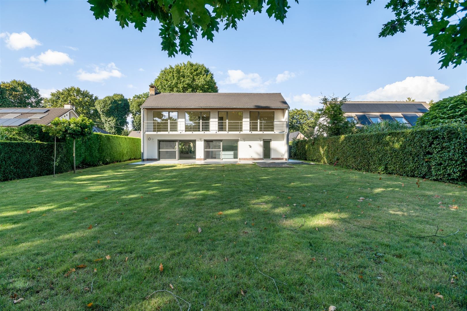 Energiezuinige villa in rustige groene woonwijk. foto {{pictureIndex}}