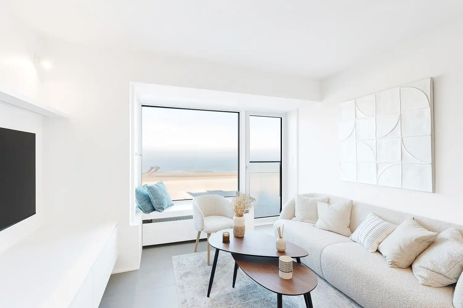 Prachtig vernieuwd 2 slaapkamer appartement aan het Albertstrand foto 2