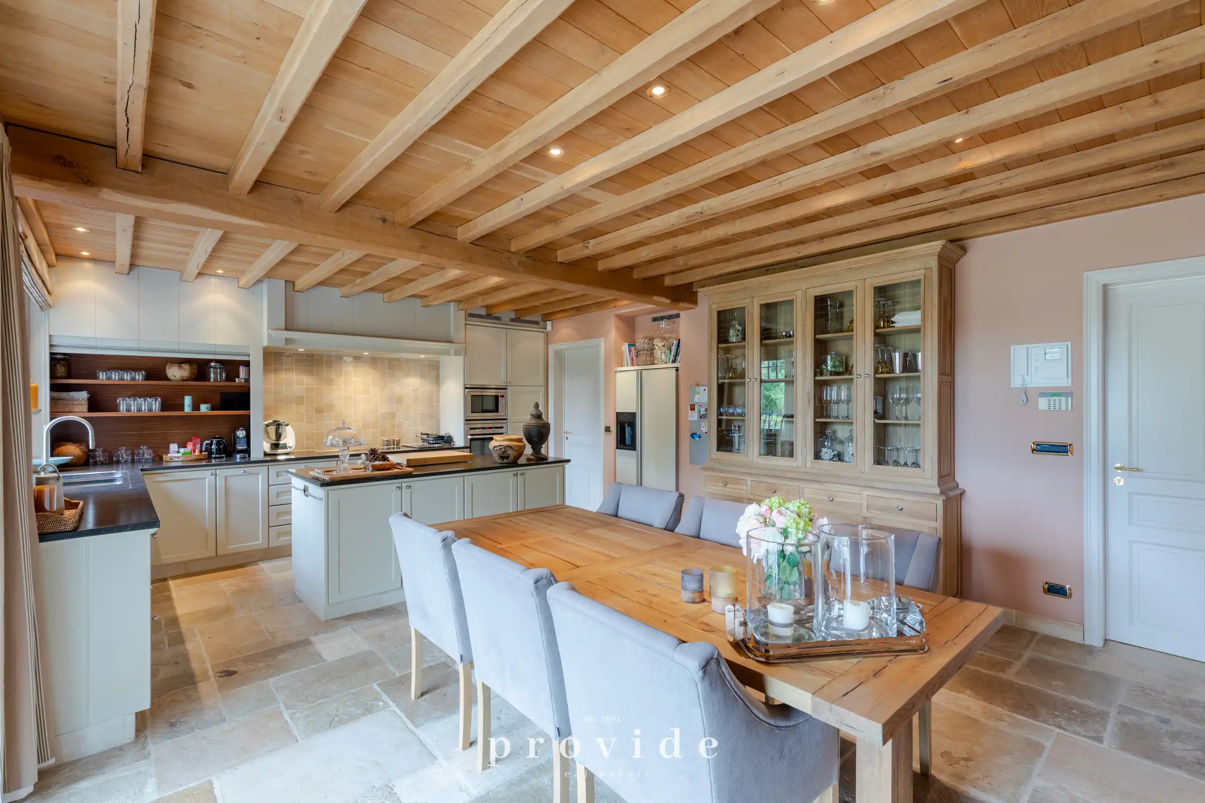 Exclusieve villa op royaal domein in groene omgeving foto 9