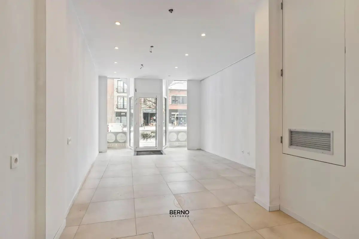 Gerenoveerde handelswoning met tuin op topligging foto 2