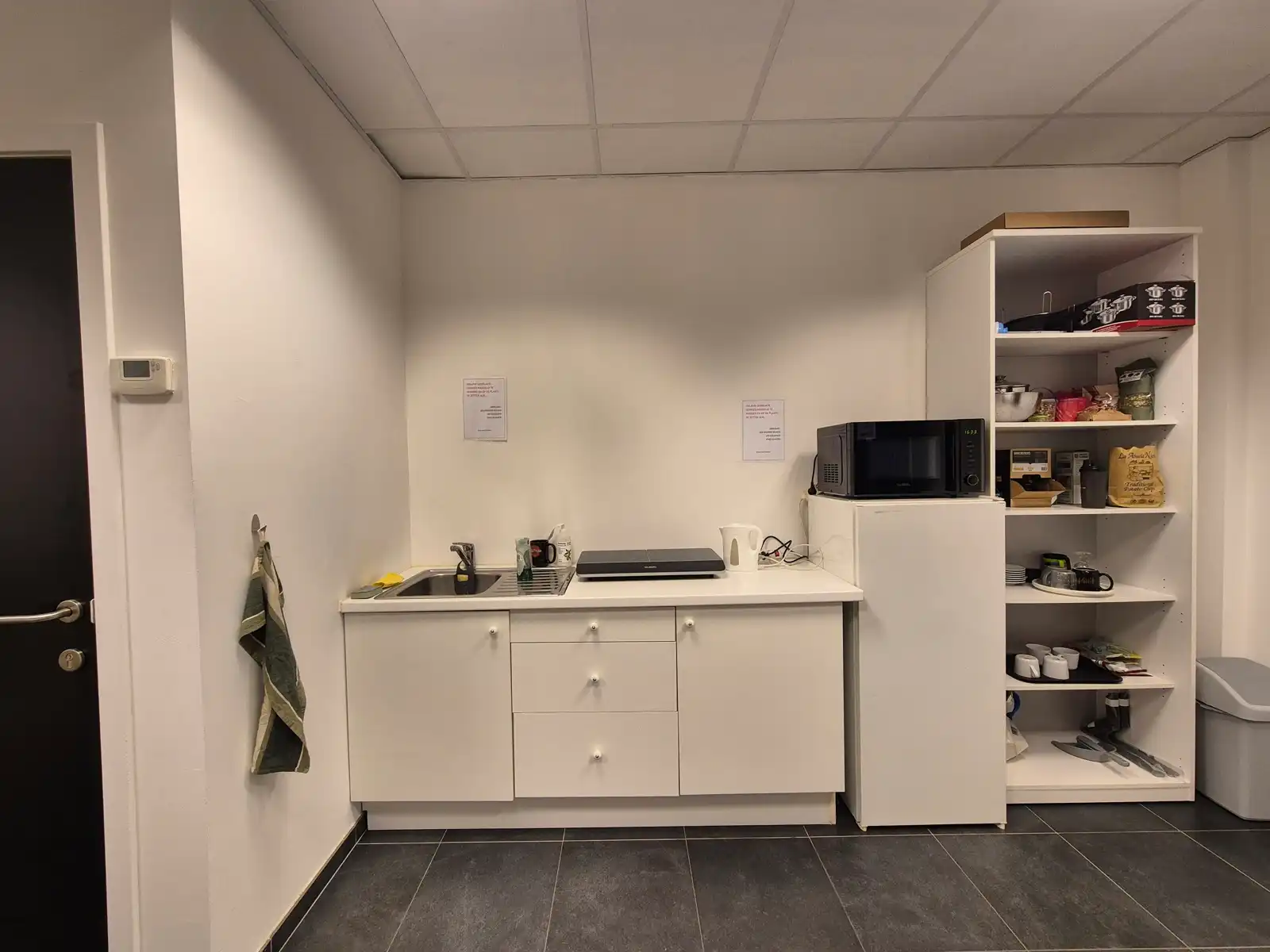 Magazijn 1030m² met  laadkade en 154m² kantoor op topligging foto 14