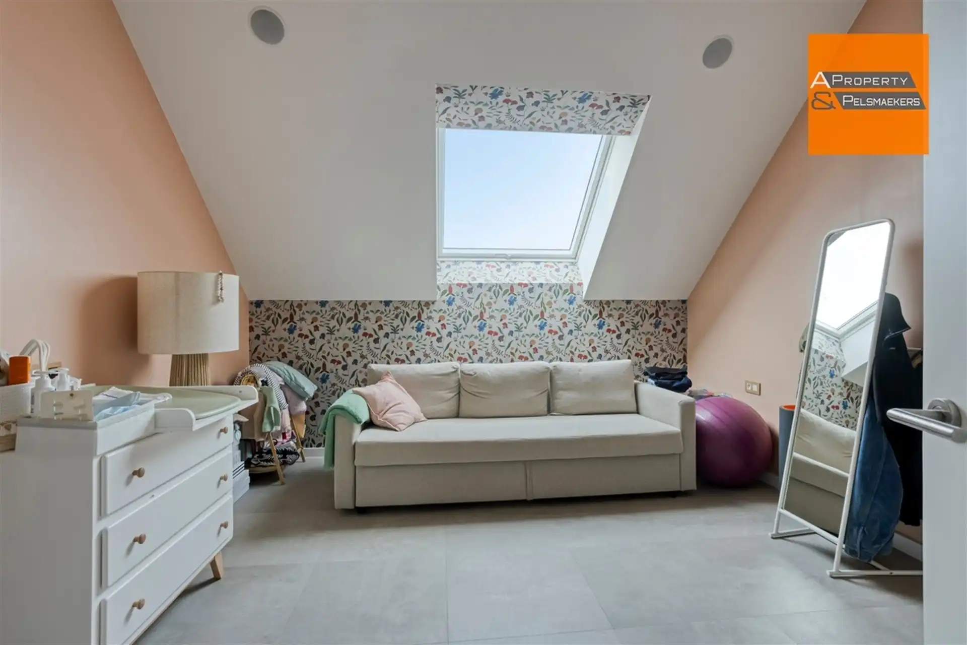 Woning met loods.  foto 10