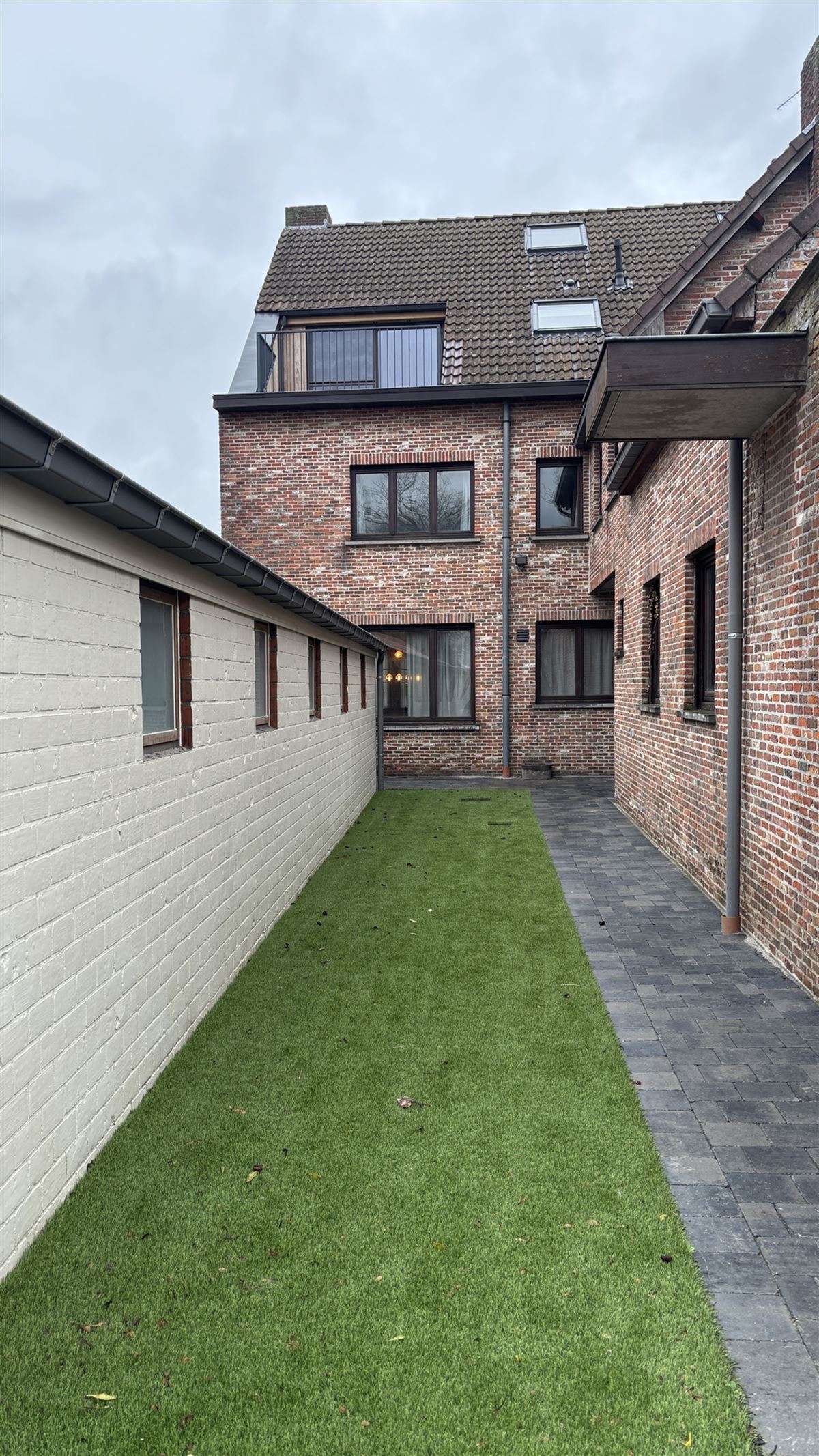 Zéér ruim gelijklvloers/duplexappartement foto 10