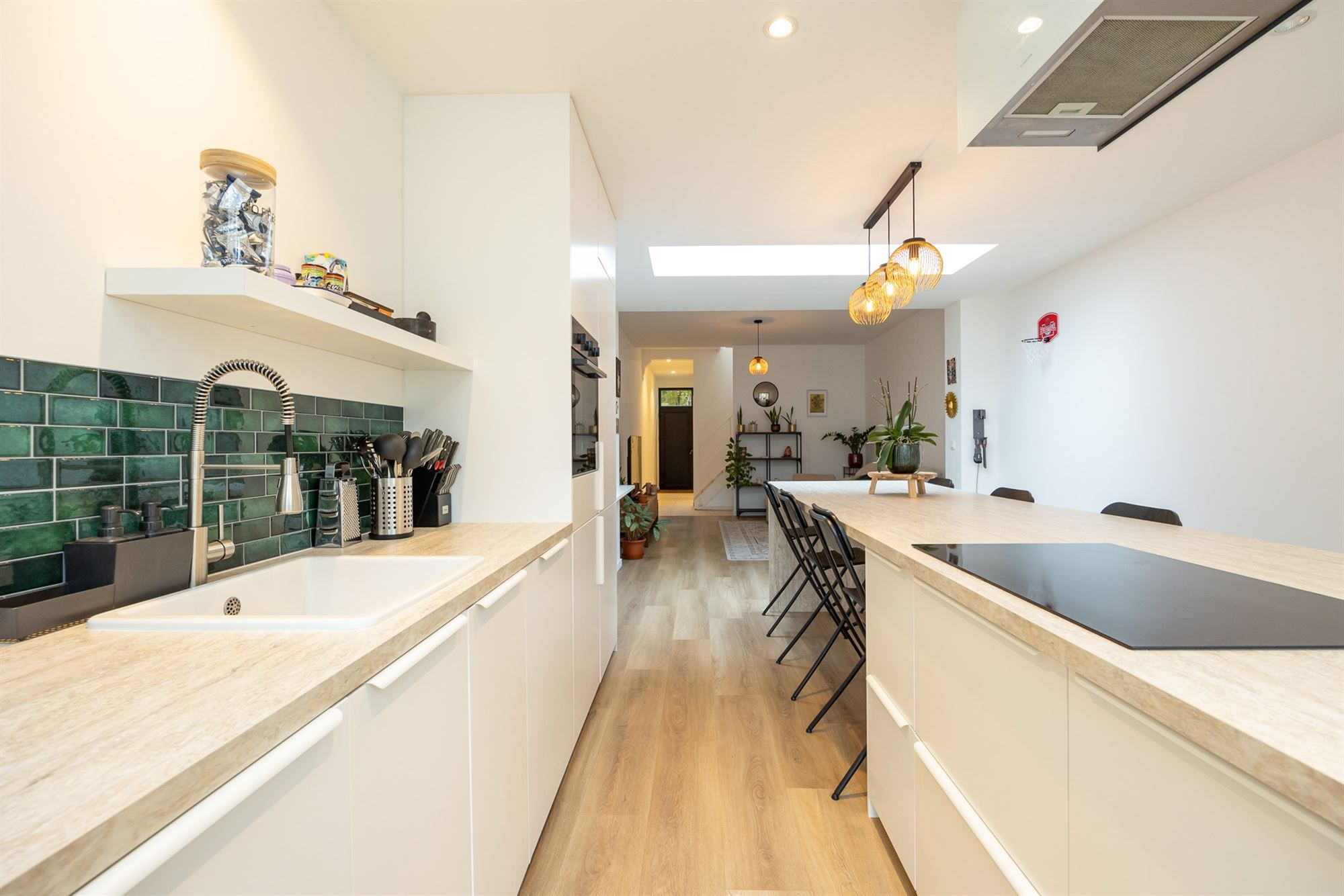 Modern gerenoveerde woning met 2 slpkmrs. en tuin foto 11