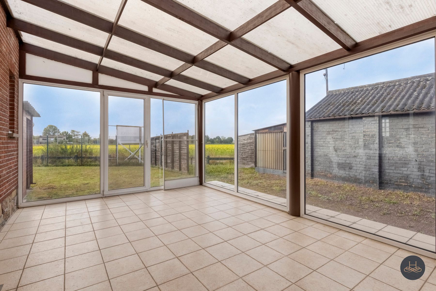 Renovatiewoning met grote garage foto 26