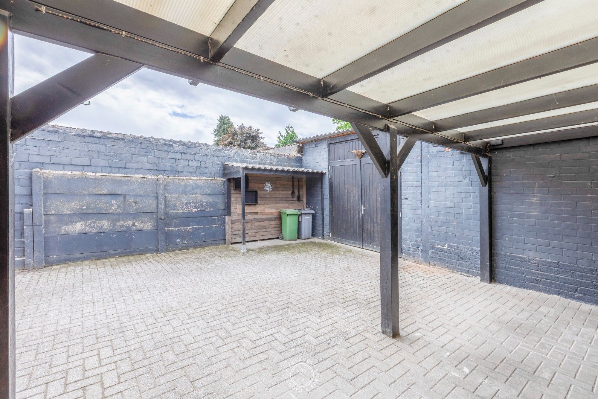 Woning met magazijn op een fijne locatie foto 13
