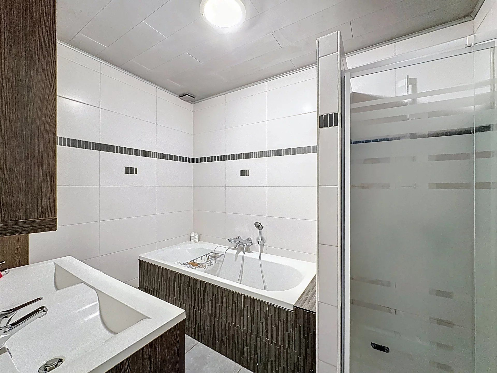 Laagbouwwoning met 3 slaapkamers nabij het centrum eventueel gemeubeld te huur foto 11