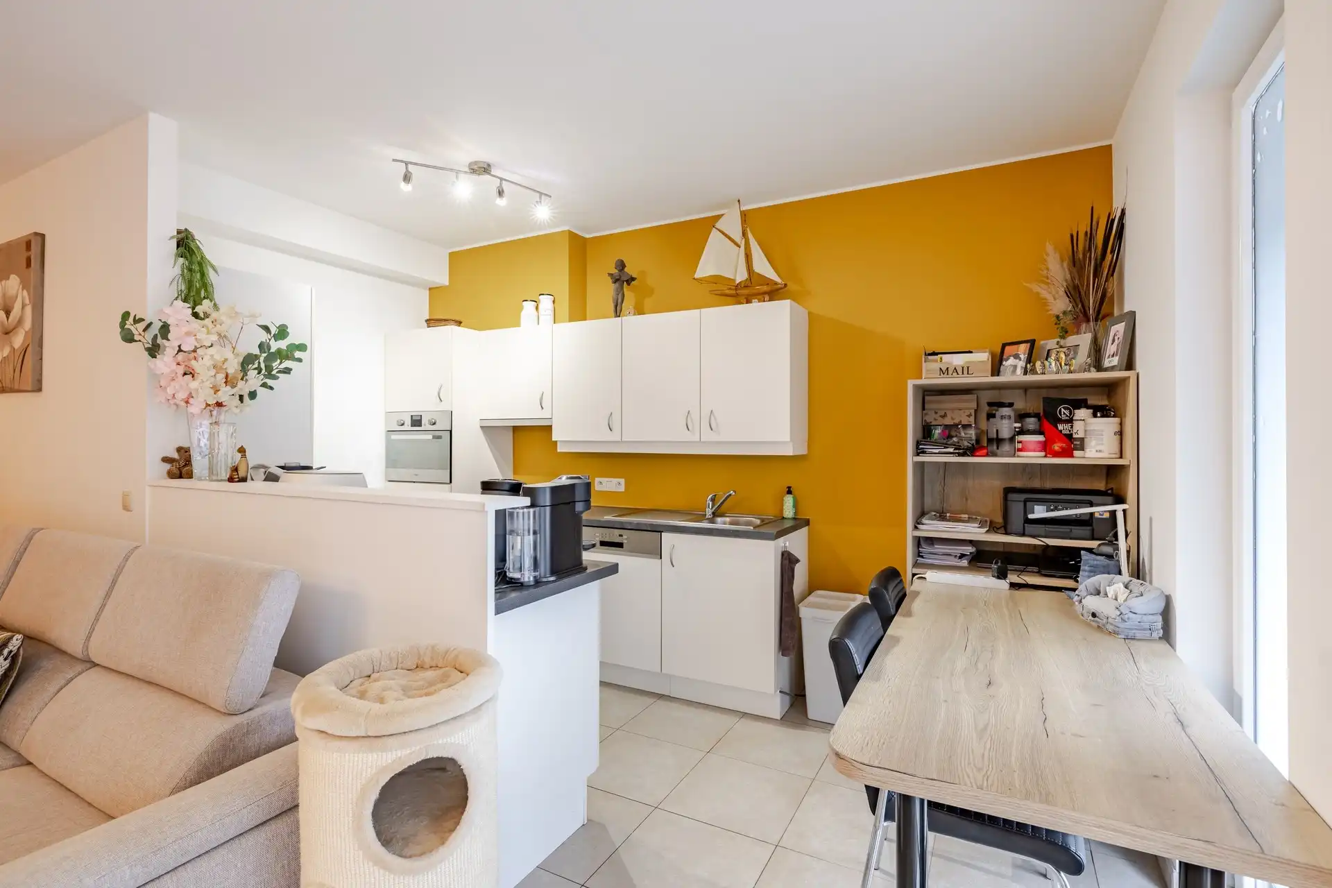 Instapklaar gelijkvloers appartement met 2 slaapkamers, ruim terras en ondergrondse staanplaats in hartje Aalst foto 9
