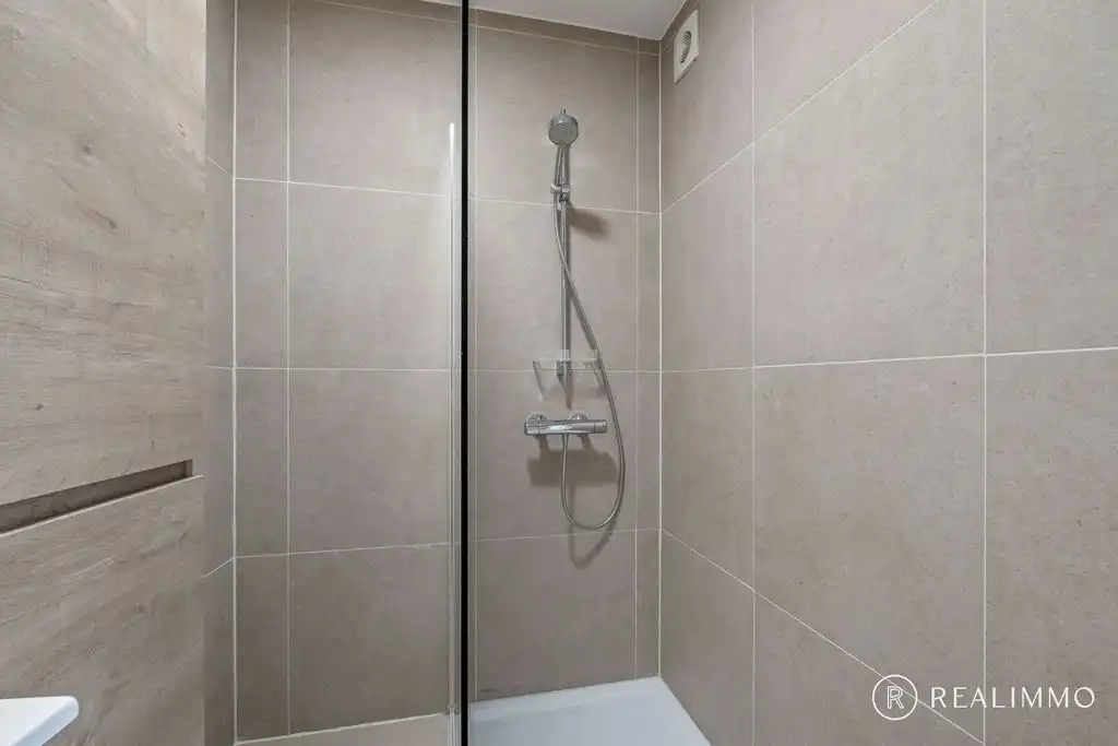 Gerenoveerd 2-slaapkamerappartement met verhuurpotentieel in L’Escale foto 21