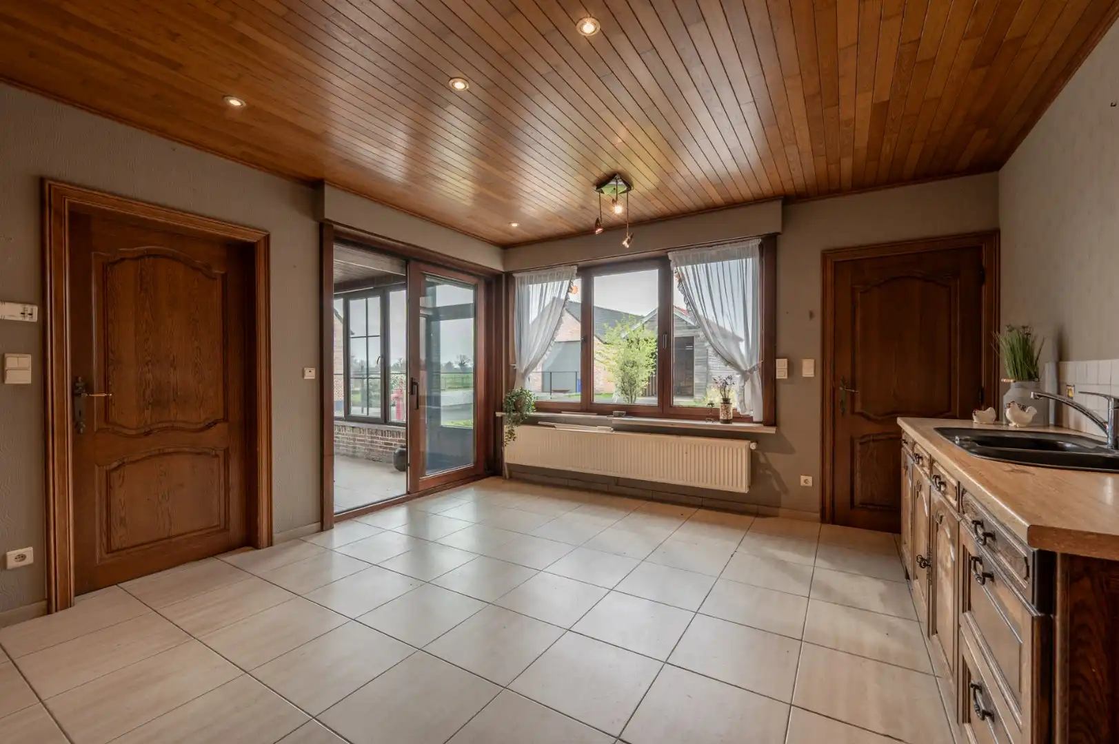 Vrijstaande woning op leuke ligging te Beernem! foto 5