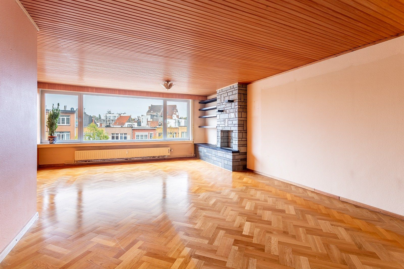 Ruim appartement met veel lichtinval foto {{pictureIndex}}