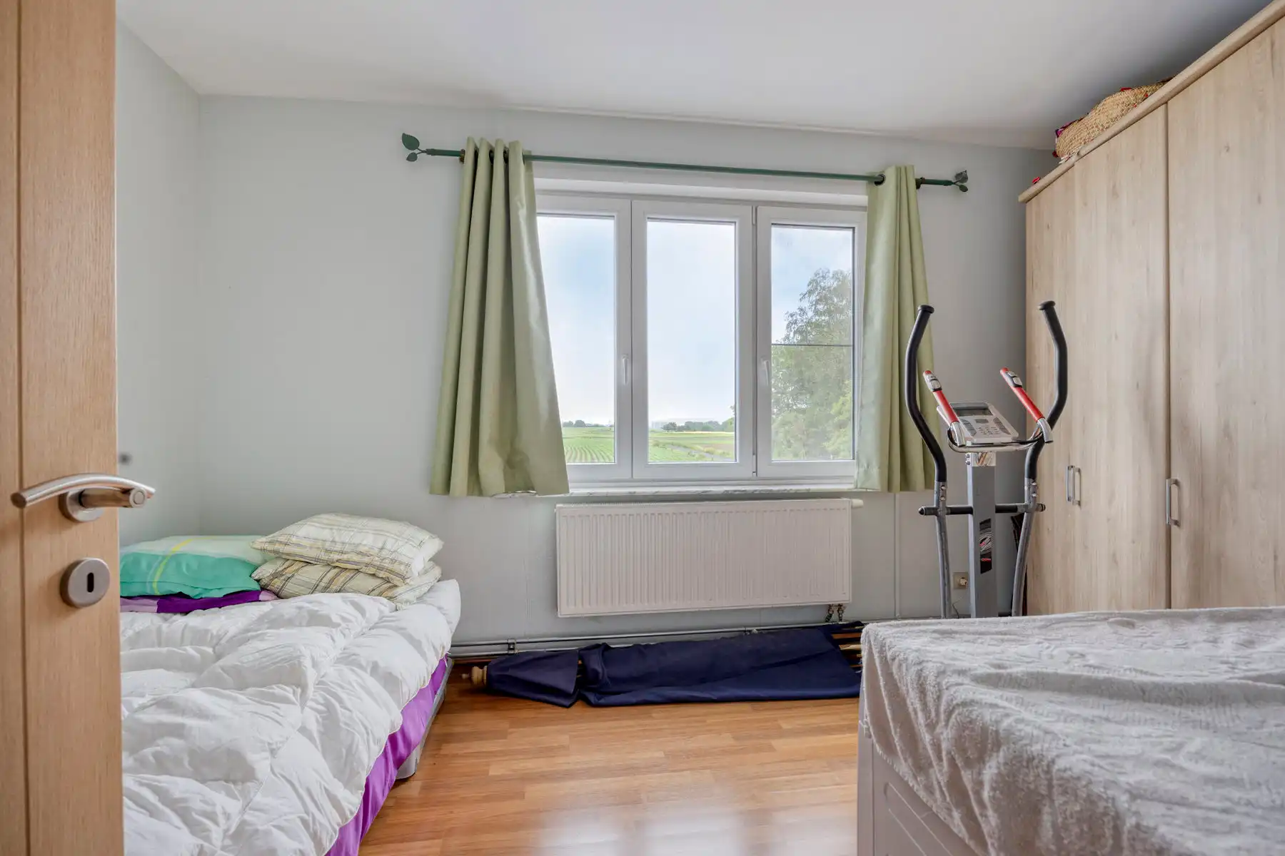 Zeer ruim appartement(3slpks) met 2 garages + zolder + tuin  foto 16