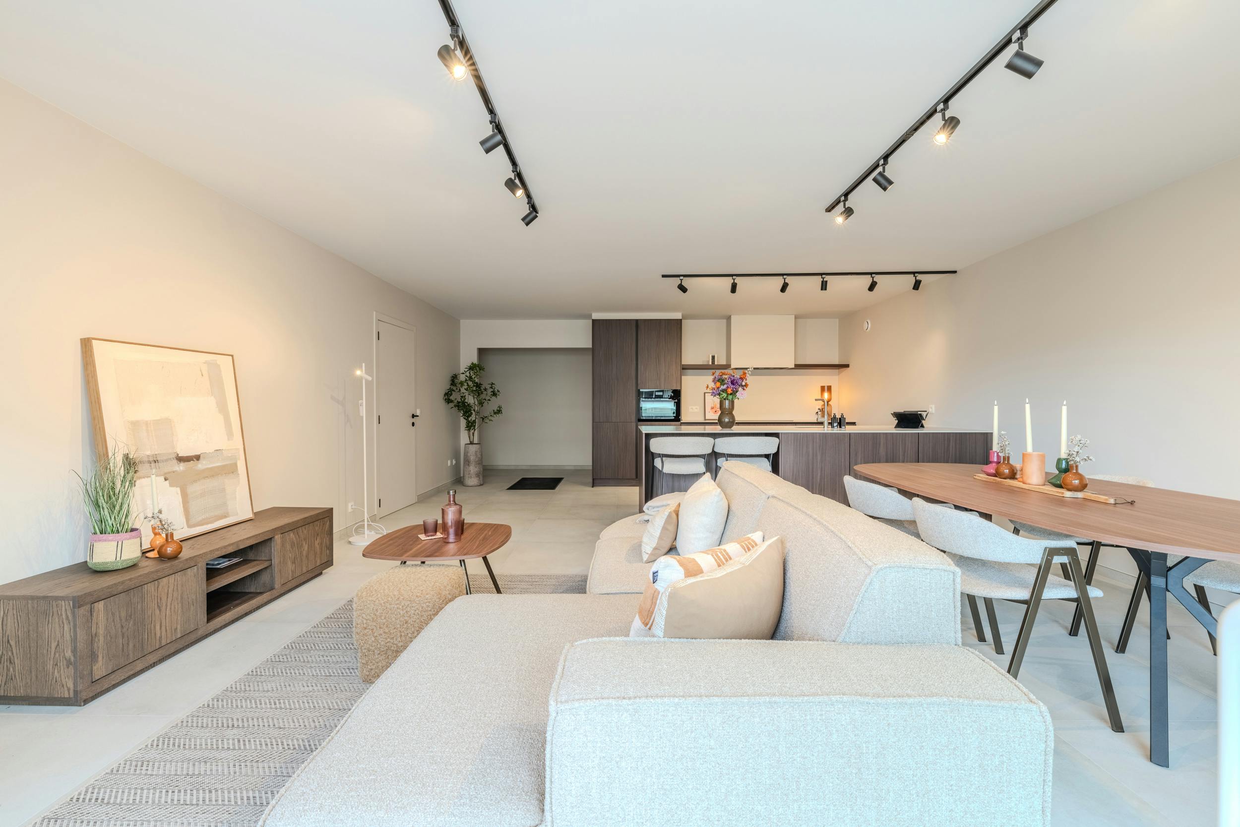 Prachtig gerenoveerd appartement met twee slaapkamers foto 9