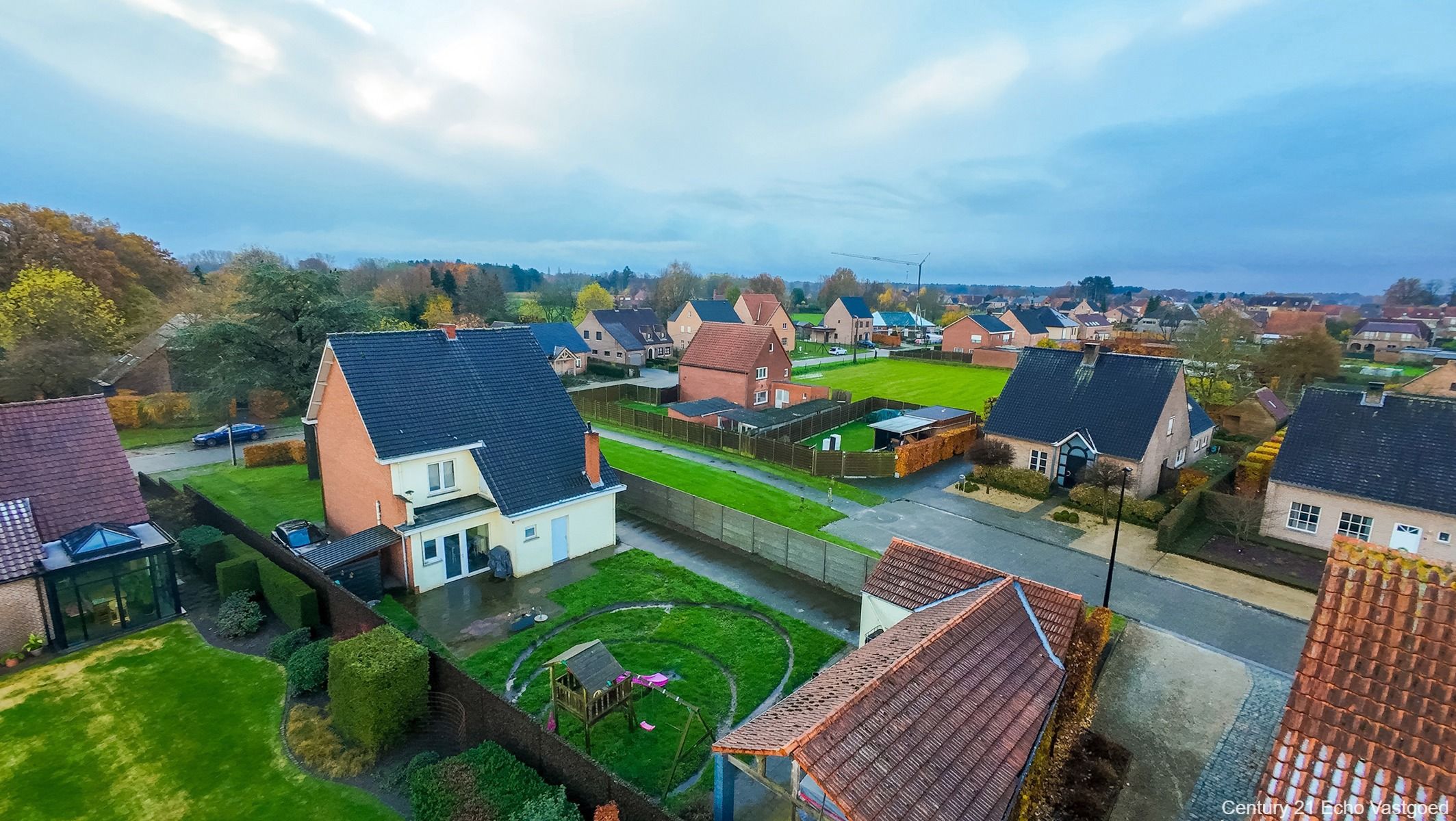 Ruime gezinswoning gelegen op een perceel van 831 m² foto 24