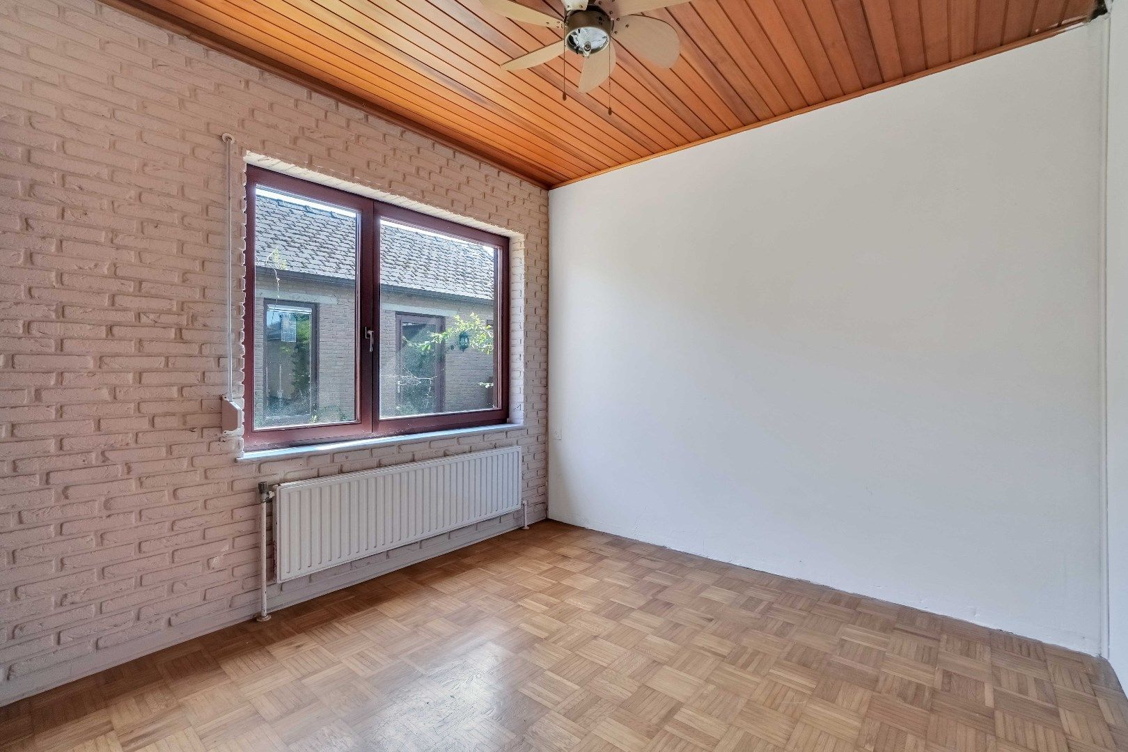 IN OPTIE ! TE RENOVEREN GEZINSWONING MET EEN BEWOONBARE OPP. VAN 259 M² !  foto 11