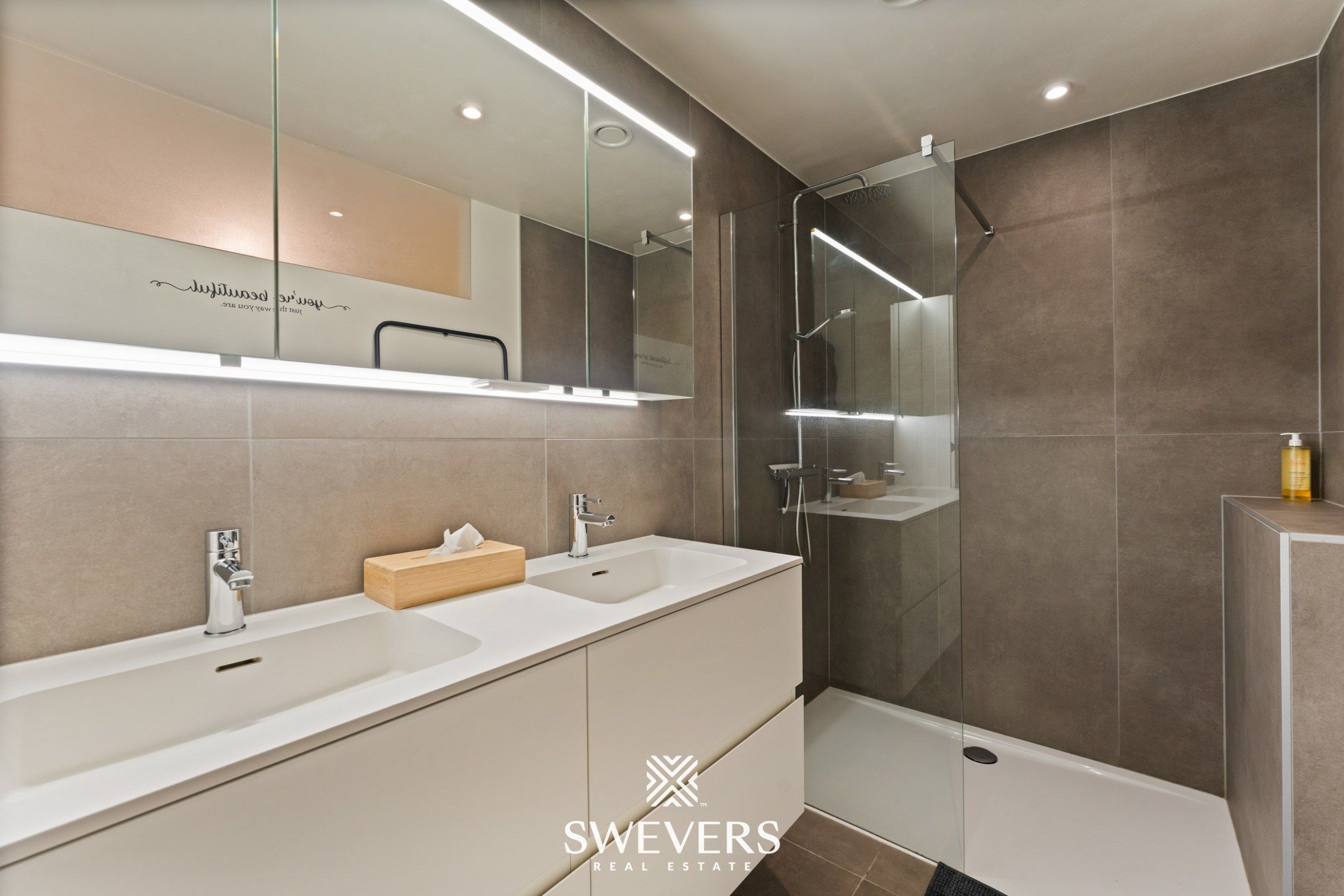 Instapklaar, volledig gerenoveerd appartement met groot terras, airco en staanplaatsen in hartje Heusden-Zolder foto 19