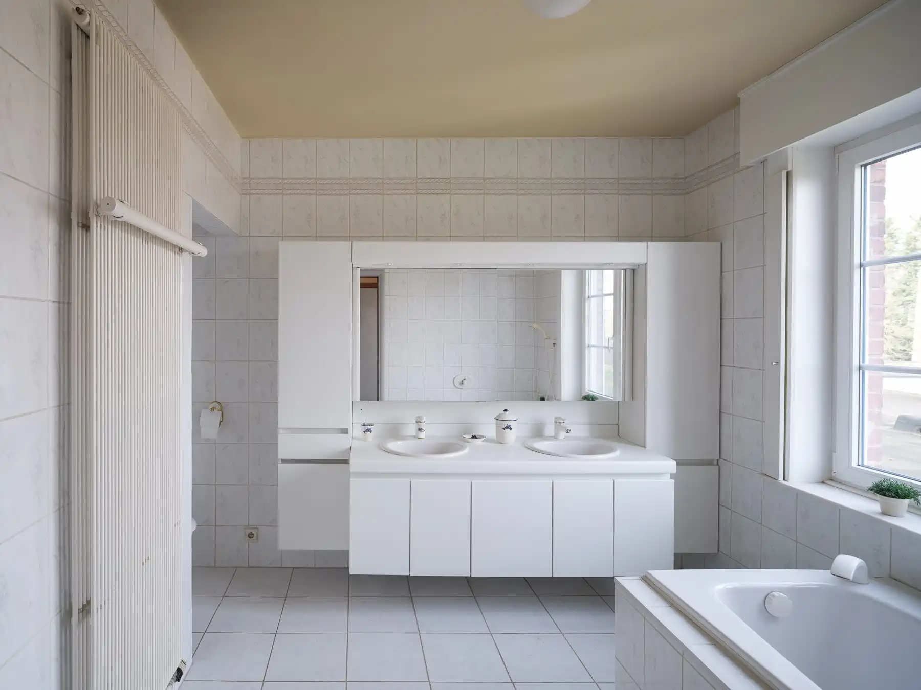 Halfopen herenhuis met loods en uitzonderlijk veel potentieel. foto 18
