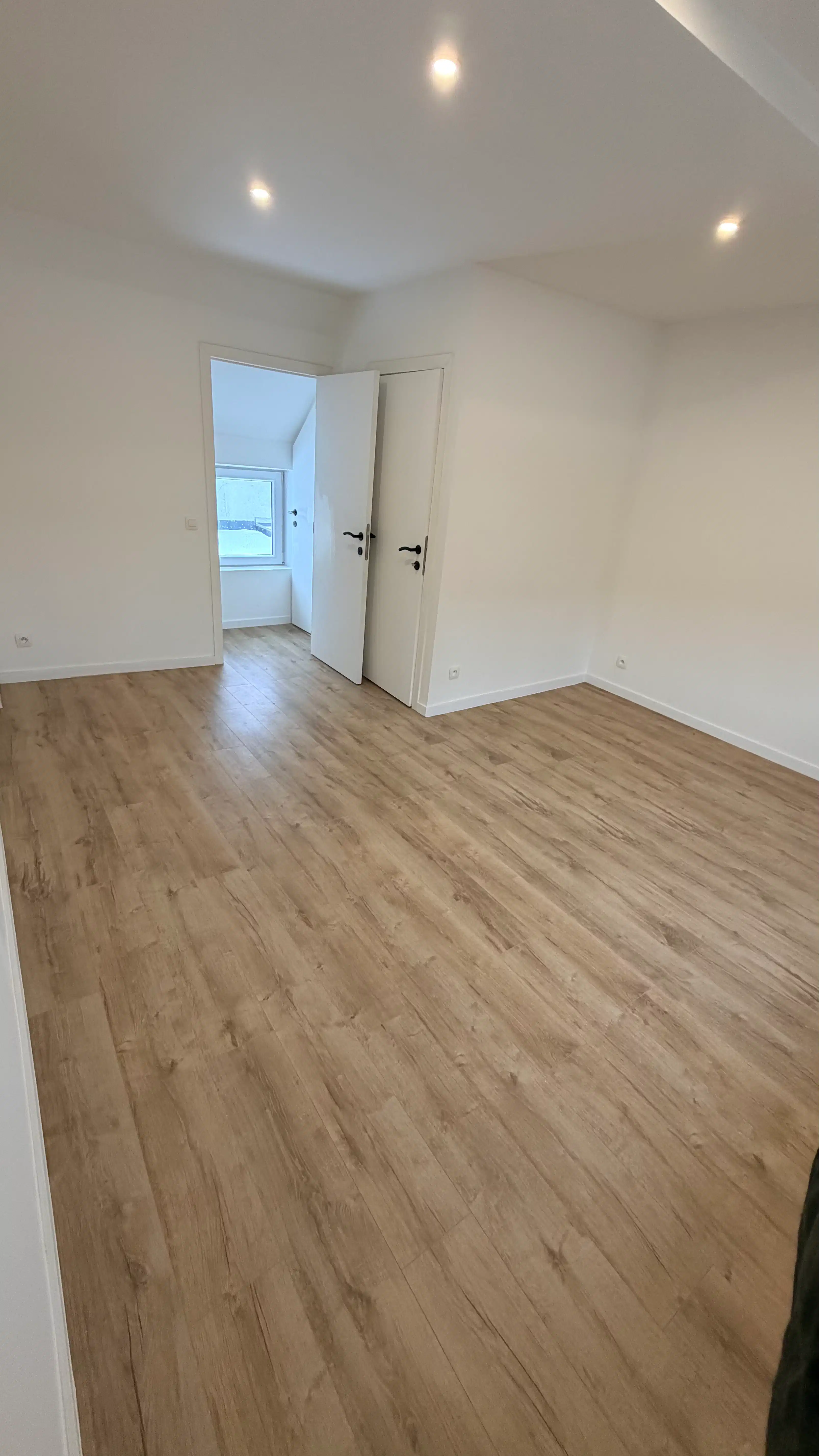 Rijwoning met 2 slaapkamers met eigen badkamer - TOTAALRENOVATIE foto 10