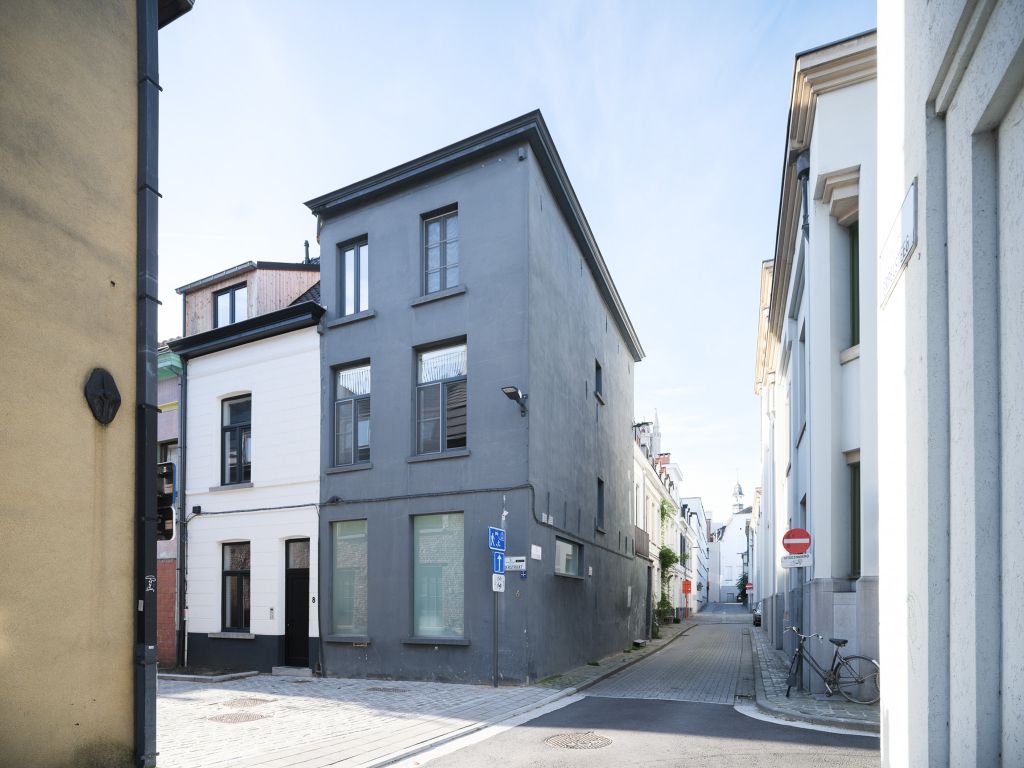 Centrum Gent - Een architecturale hoekwoning met een exeptionele ruimtelijkheid, twee slaapkamers en twee buitenruimtes. foto 15