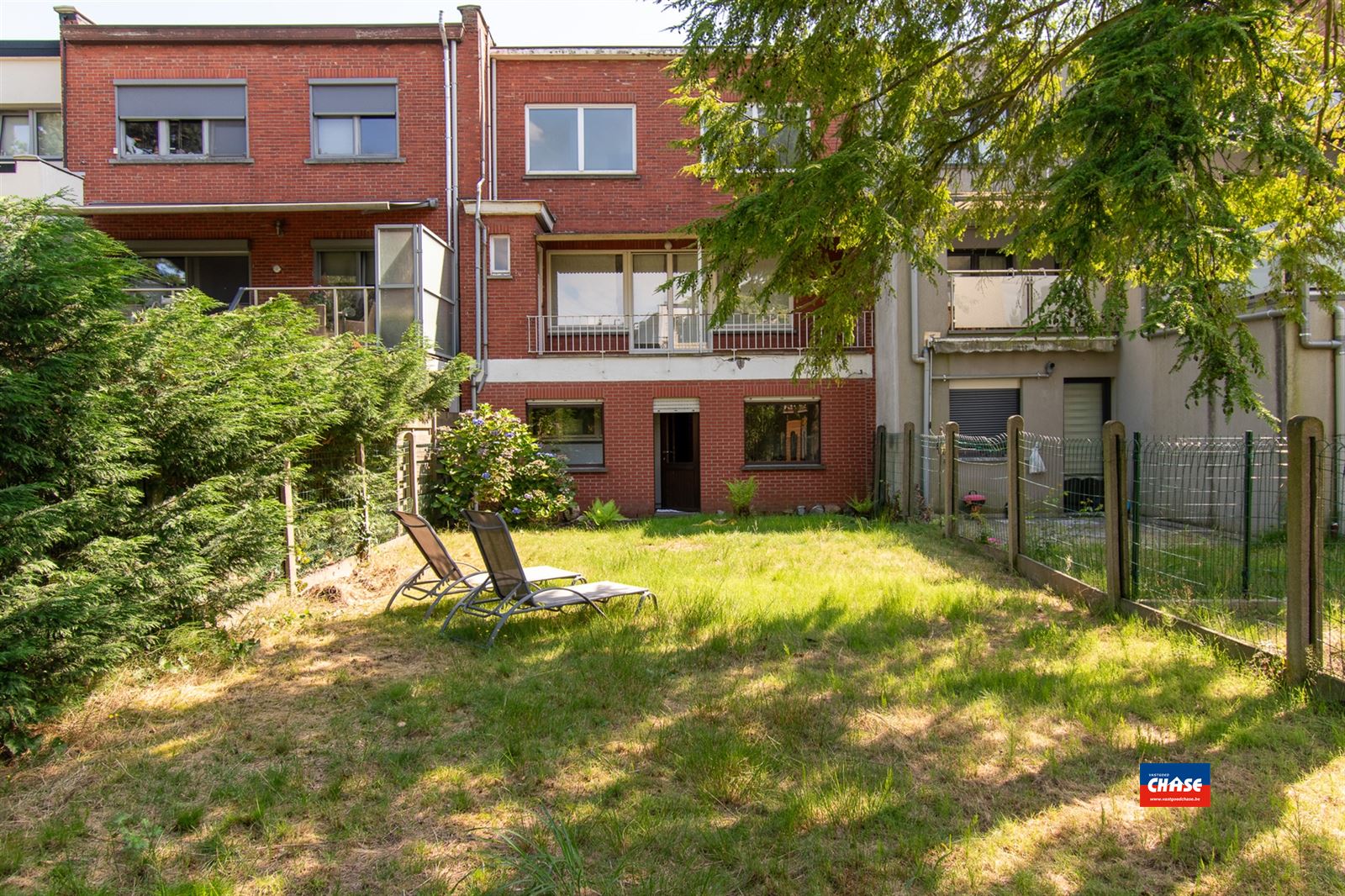 Bel-étage met drie slaapkamers en tuin foto 21