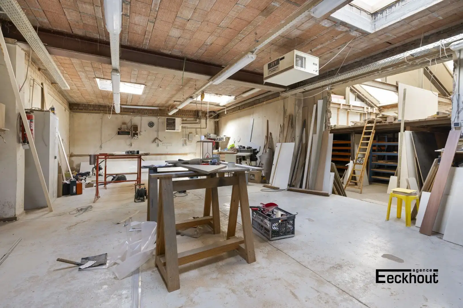 Zeer ruim (445 m²) handelspand met magazijn met tal van mogelijkheden in de Vuurtorenwijk te Oostende! foto 11