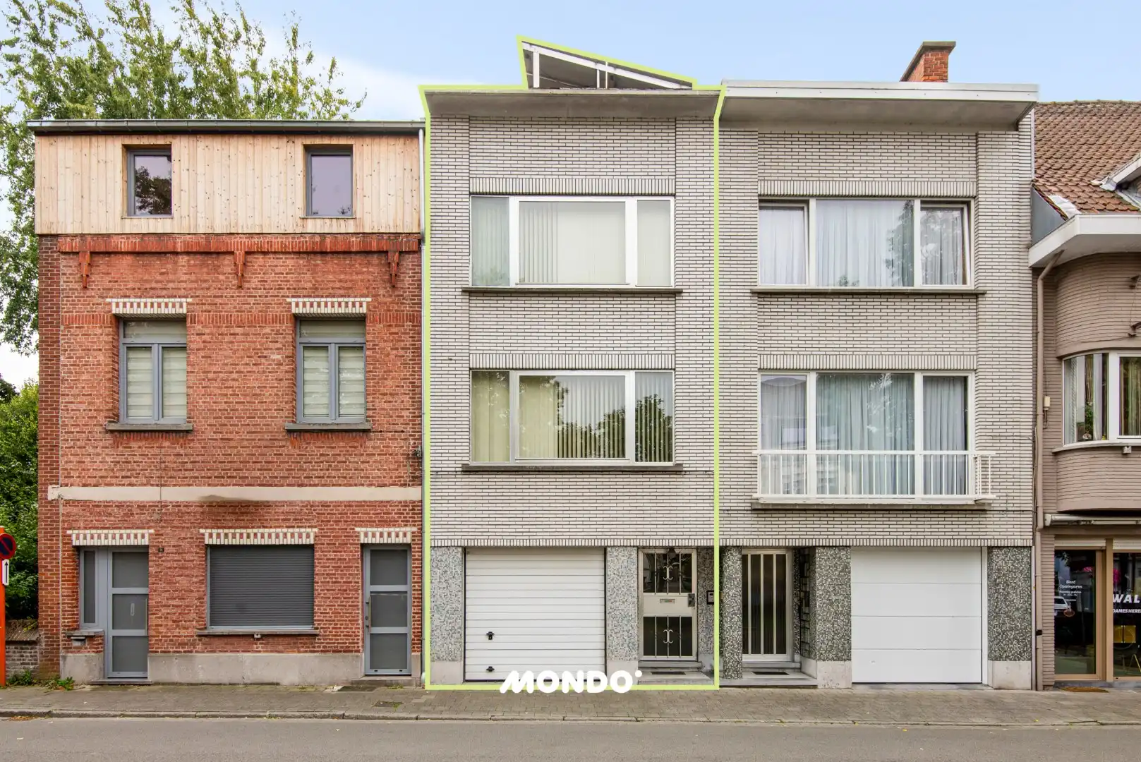 Ruime woning met 2 slaapkamers, garage, twee terrassen en tuin  foto {{pictureIndex}}