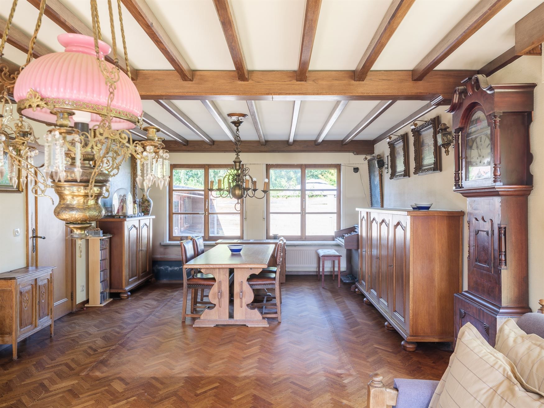 Op te frissen villa met karakter en potentieel foto 13