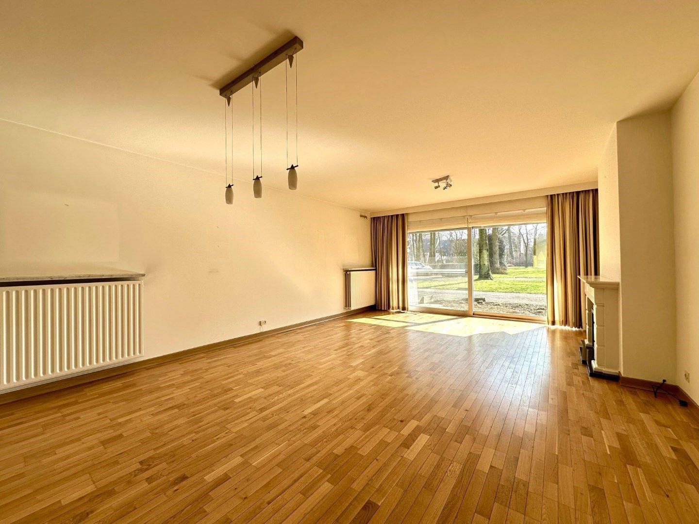 Appartement op rustige ligging te Sint-Andries foto {{pictureIndex}}
