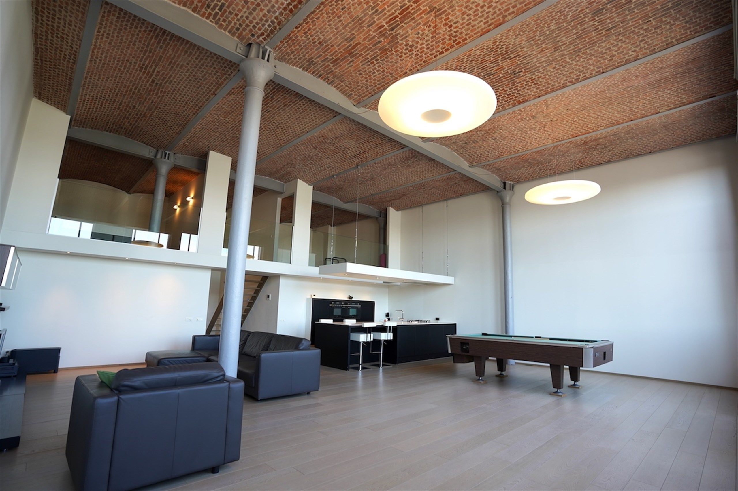 Verrassende, heldere loft met plafondhoogten van 6 m! foto 24