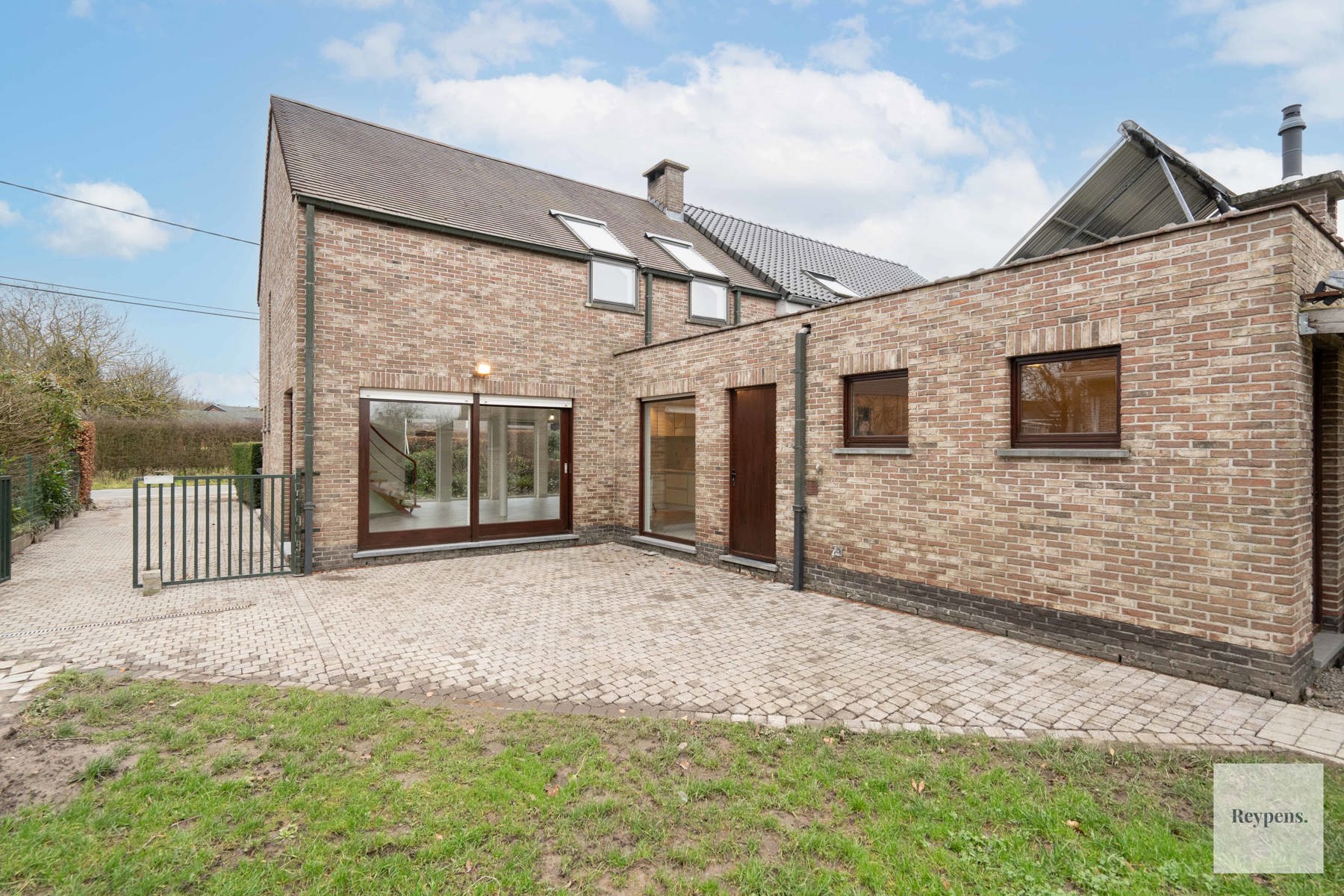 Charmante woning met grote tuin foto 18