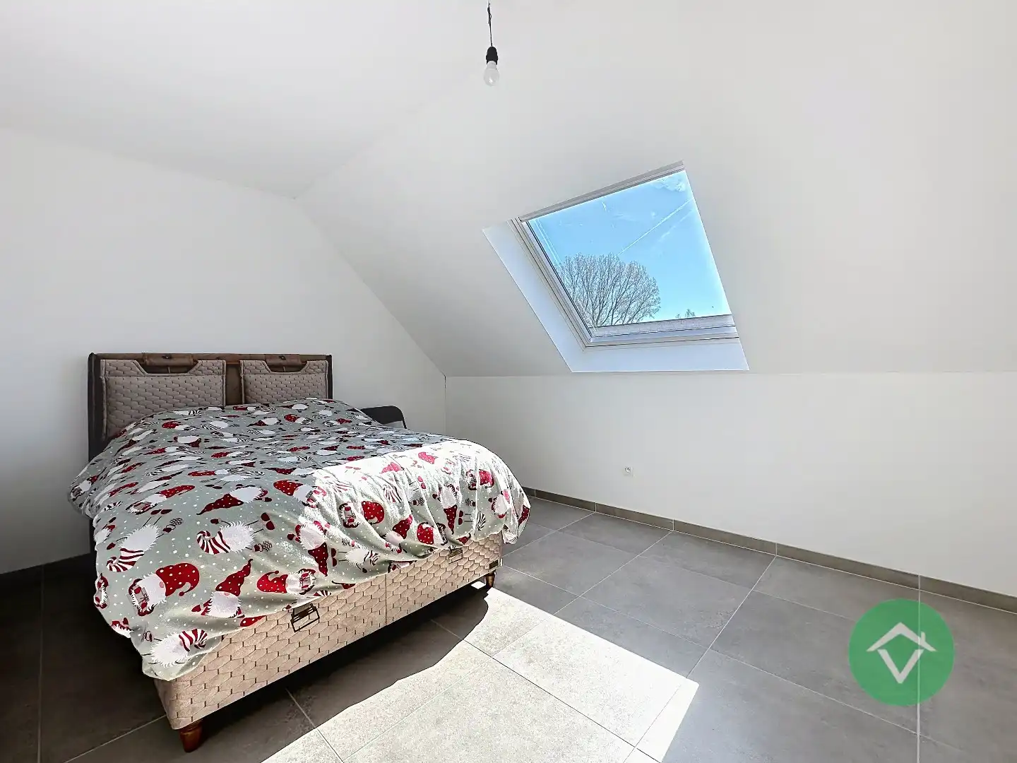 Moderne nieuwbouw tussenwoning met drie slaapkamers en garage in Moere foto 11