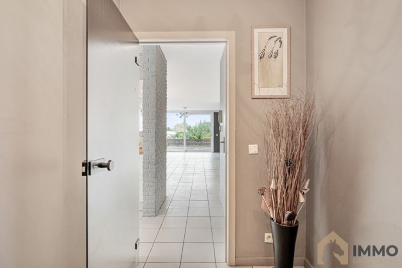 VERLAAGDE PRIJS :Te koop te centrum Ledegem ruim appartement met zonneterras van +/- 35 m², 2 slpks, garage foto 4